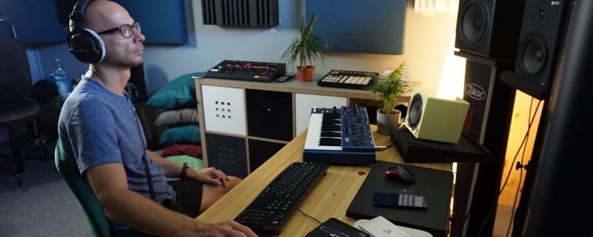 Produkcja muzyki - aktywne słuchanie utworów referencyjnych